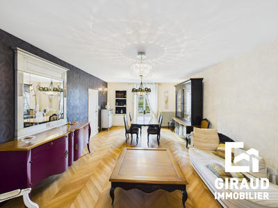 Maison - 208 m² - 7 pièces