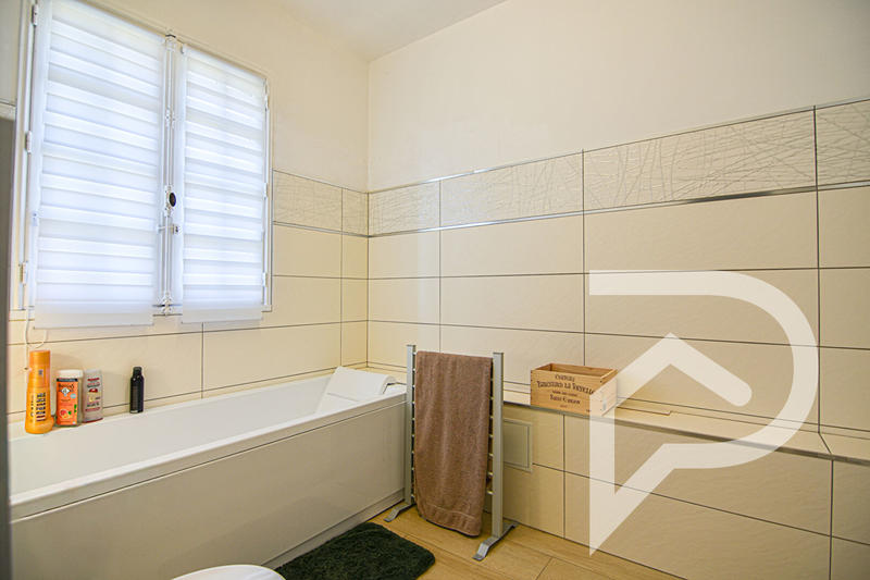 Maison - 185 m² - 6 pièces