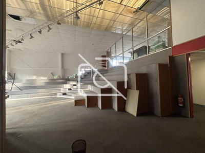 Entrepôt - 2 500 m²