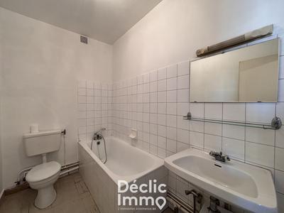 Studio - 30 m² - 1 pièce