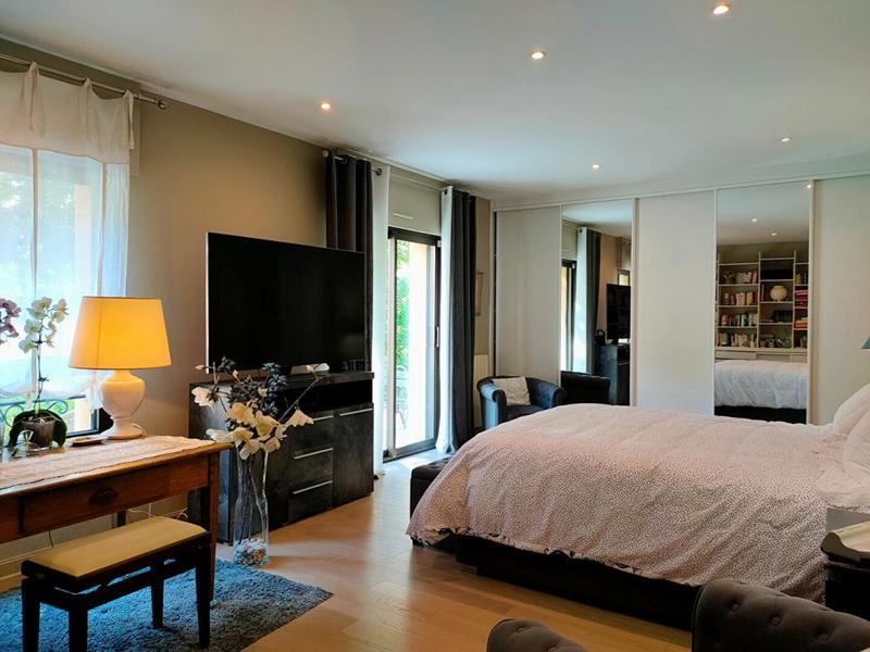 Maison - 236 m² - 8 pièces