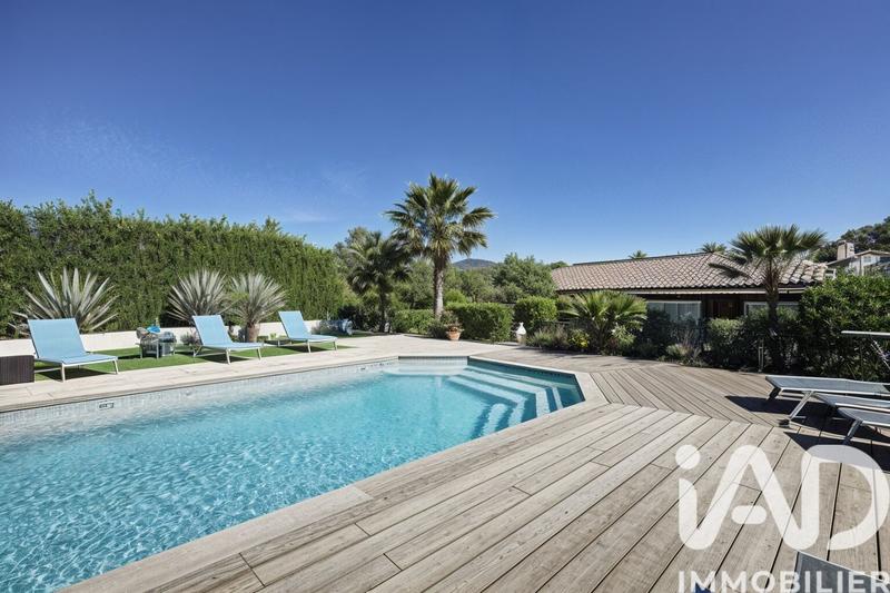 Maison - 181 m² - 5 pièces