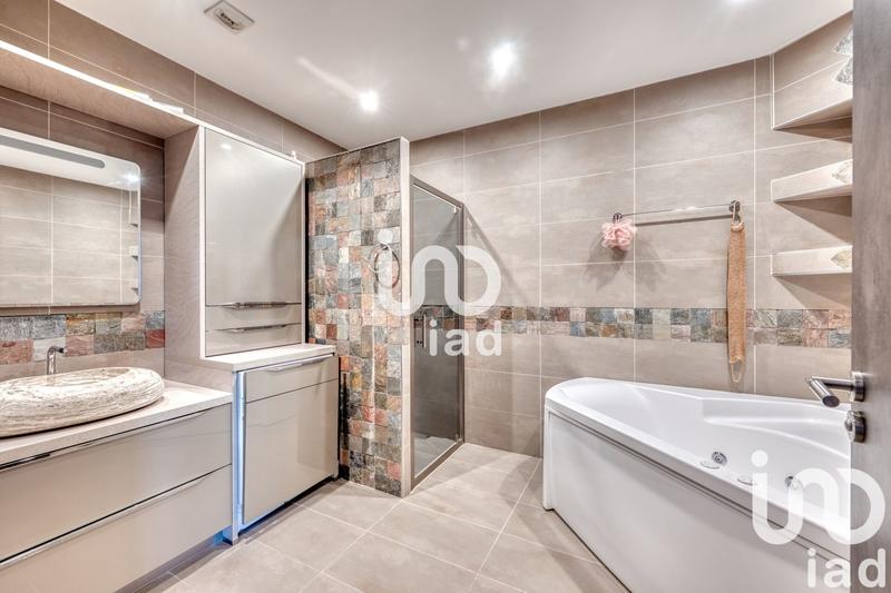 Maison - 343 m² - 9 pièces