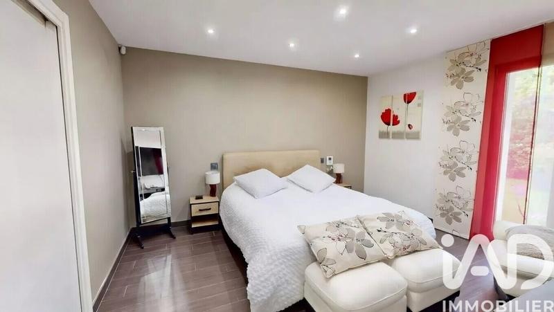 Maison - 236 m² - 10 pièces