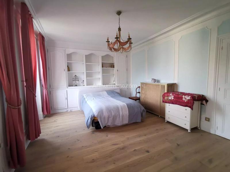 Maison - 203 m² - 8 pièces