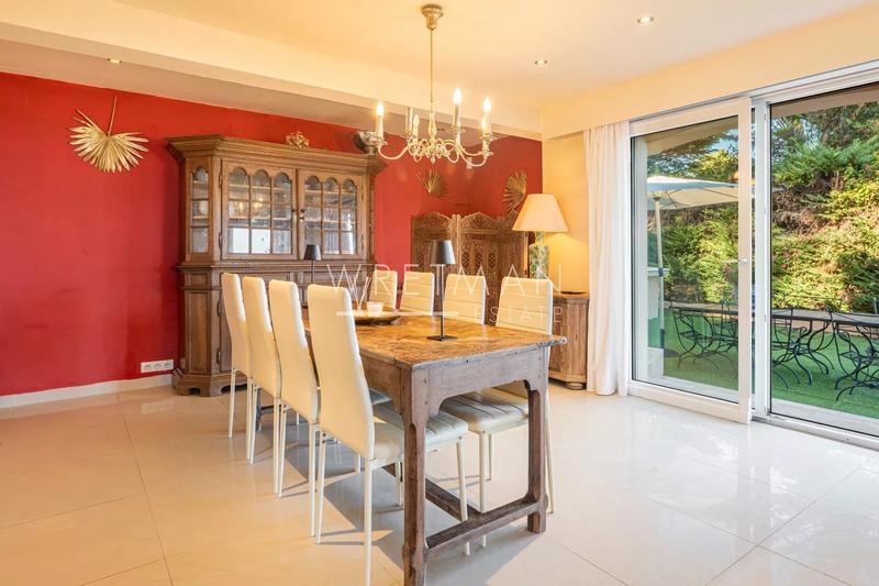 Villa - 318 m² - 13 pièces