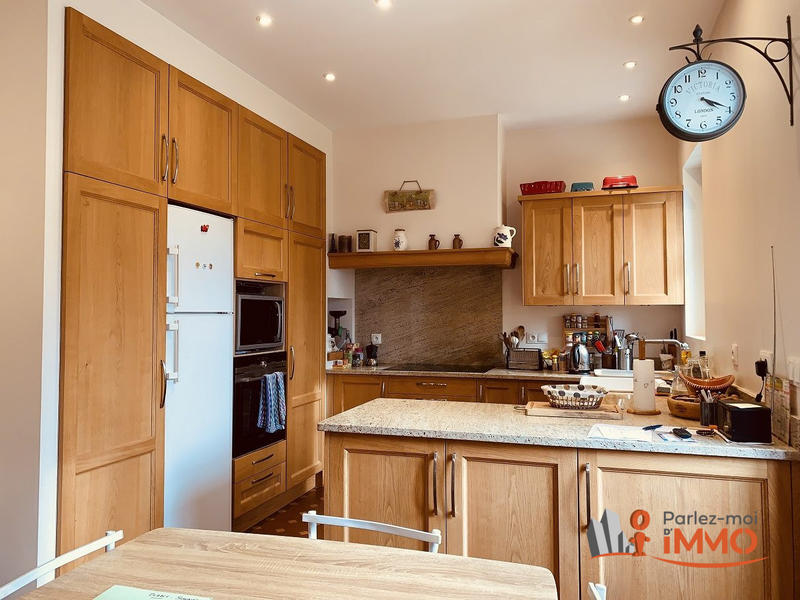 Maison - 285 m² - 10 pièces