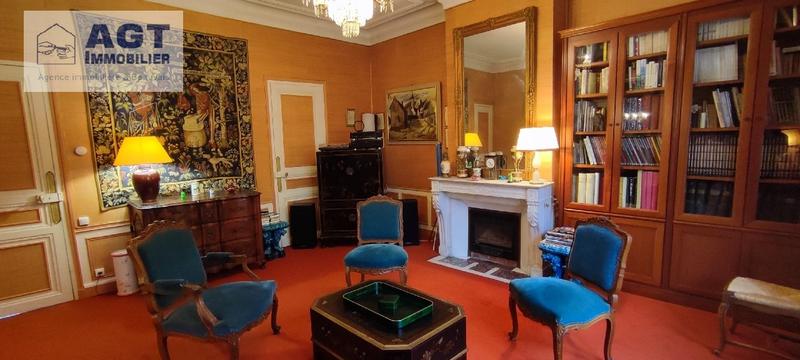 Maison - 220 m² - 7 pièces