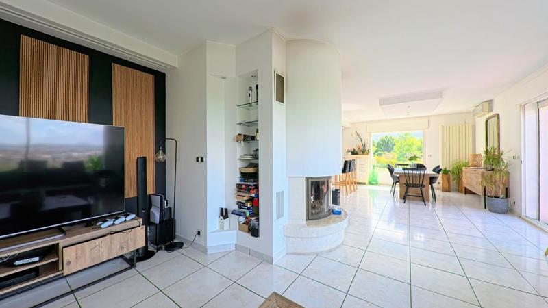 Maison - 215 m² - 9 pièces