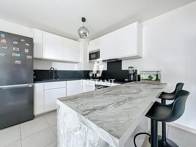 Appartement - 79 m² - 4 pièces