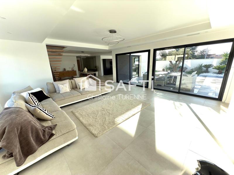 Maison - 220 m² - 6 pièces