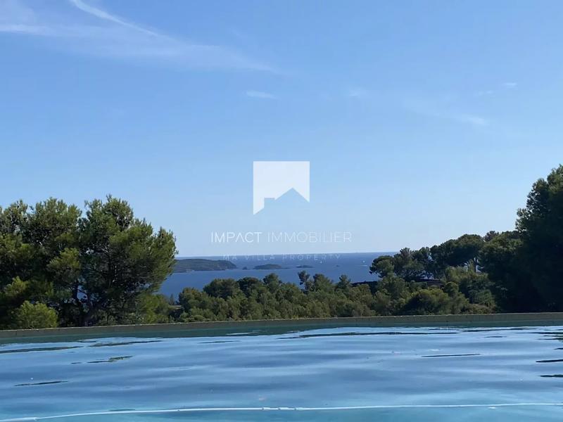 Maison - 241 m² - 6 pièces