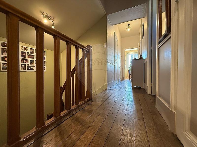 Maison de ville - 239 m² - 10 pièces