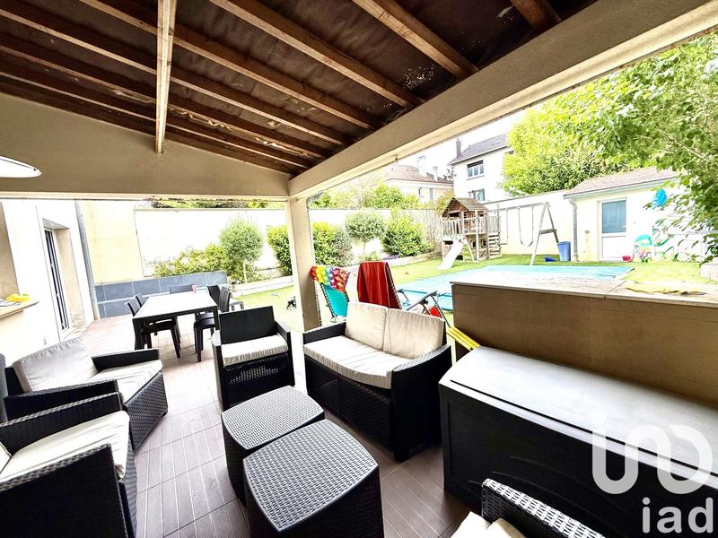 Maison - 211 m² - 7 pièces