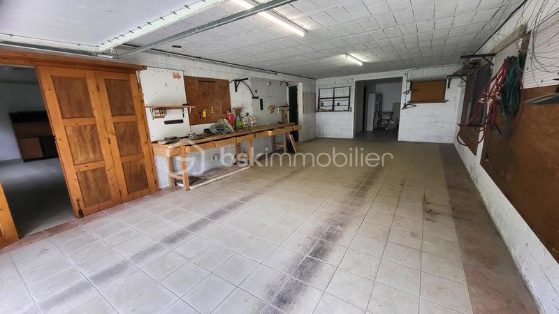 Pavillon - 210 m² - 8 pièces