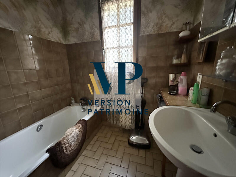 Maison - 224 m² - 9 pièces