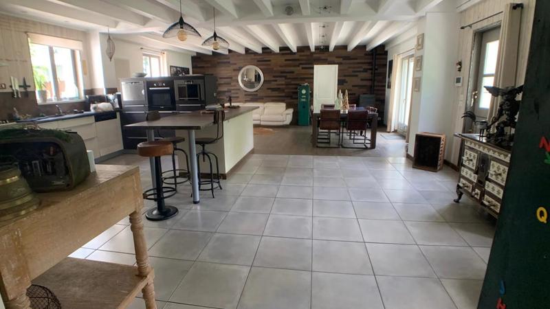 Maison - 185 m² - 8 pièces