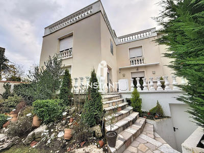 Maison - 179 m² - 6 pièces