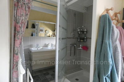 Propriété - 246 m² - 9 pièces