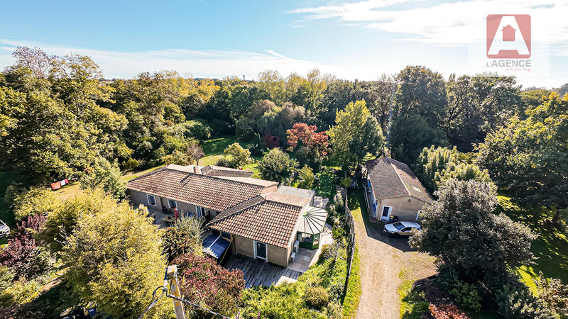 Maison - 235 m² - 8 pièces