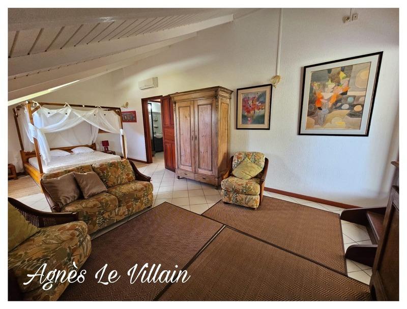 Maison - 234 m² - 12 pièces