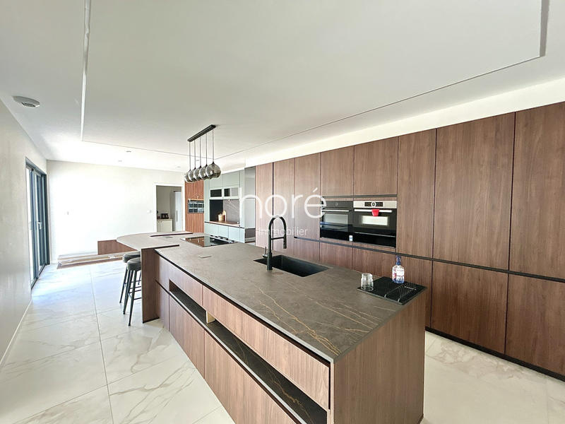 Maison - 213 m² - 6 pièces