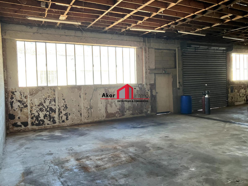 Local d'activités - 177 m² - 3 pièces