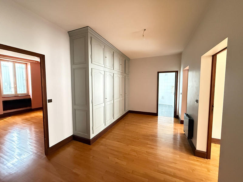 Maison - 228 m² - 9 pièces