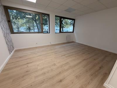 Local commercial - 104 m² - 4 pièces