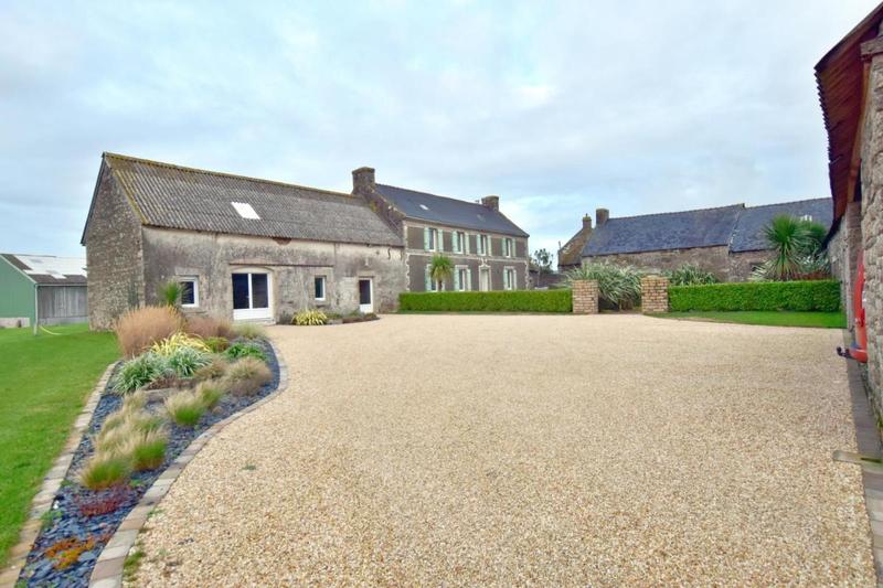 Maison - 220 m² - 6 pièces