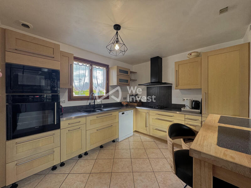 Maison traditionnelle - 140 m² - 5 pièces