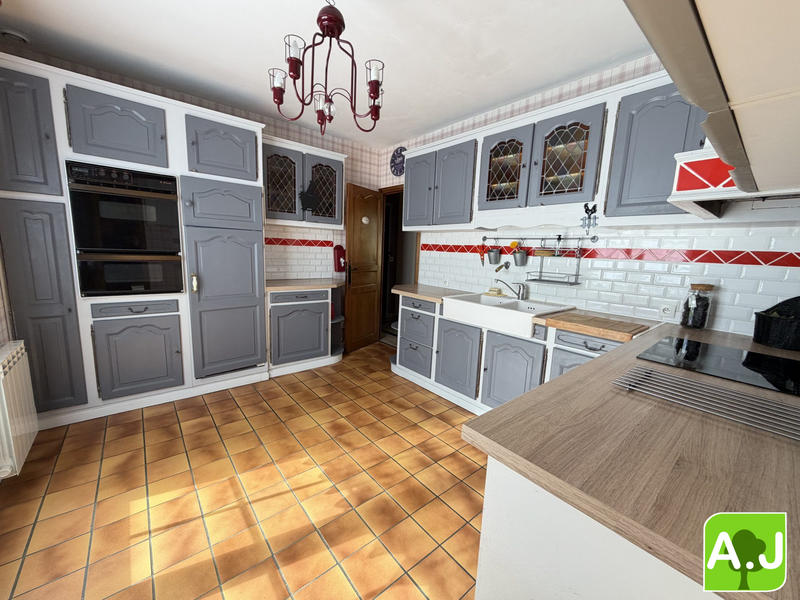 Maison - 175 m² - 8 pièces