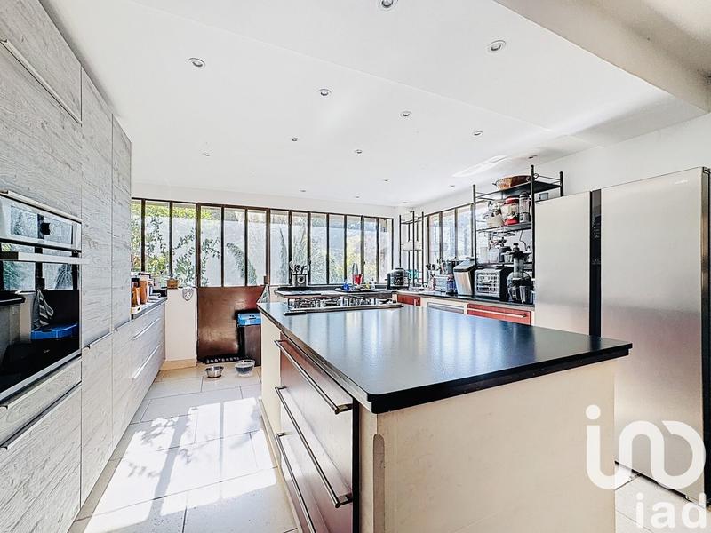 Maison - 300 m² - 8 pièces