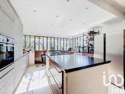 Maison - 300 m² - 8 pièces