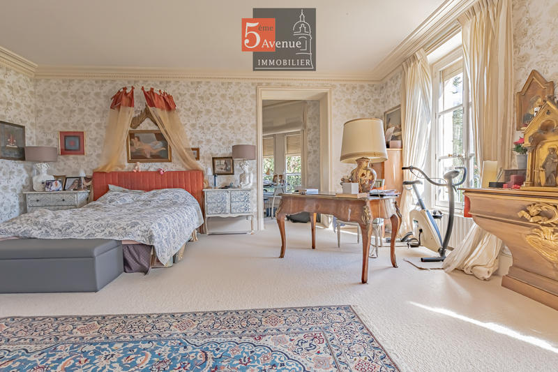 Maison - 430 m² - 11 pièces