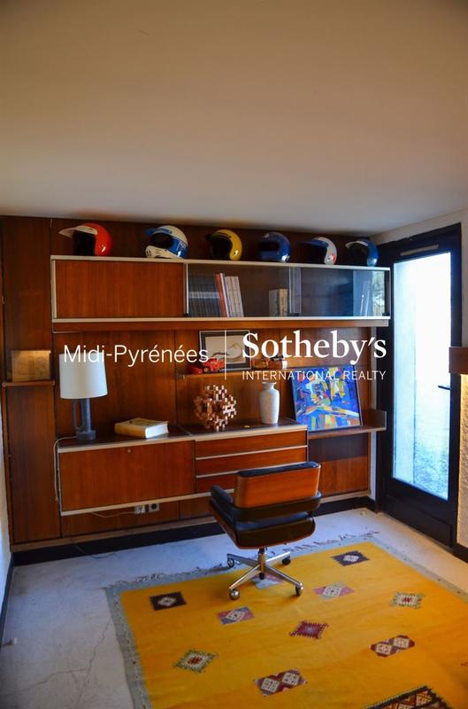 Maison - 232 m² - 9 pièces