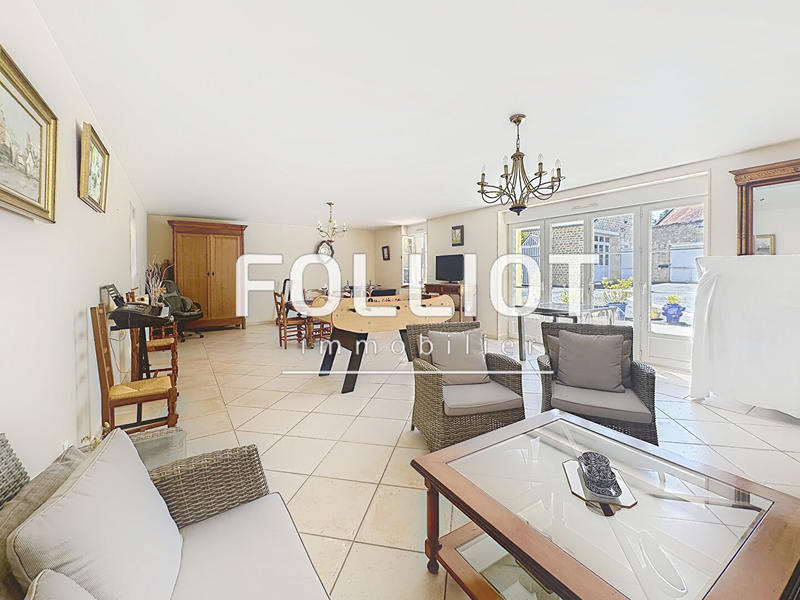 Maison - 302 m² - 16 pièces