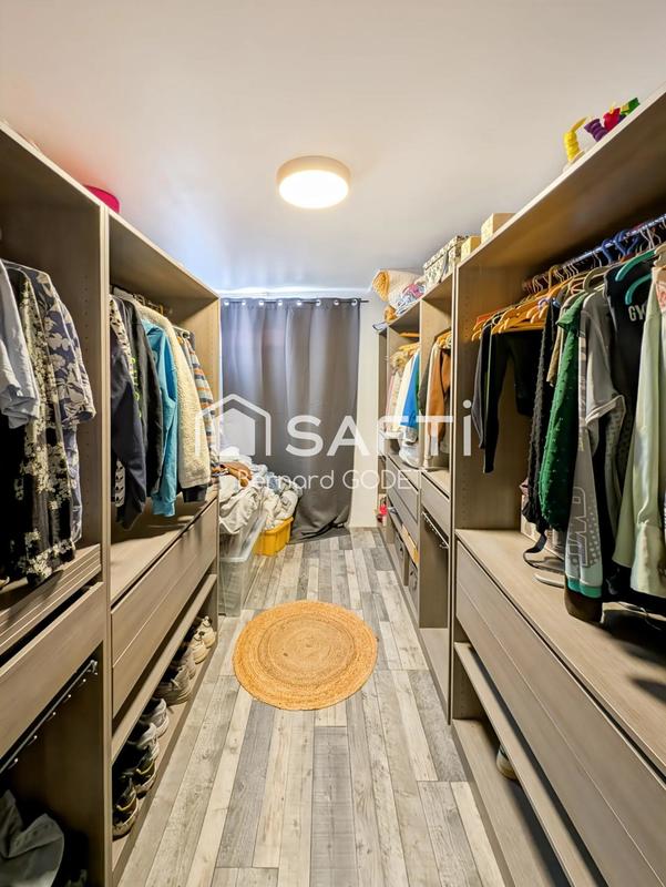 Maison - 255 m² - 9 pièces