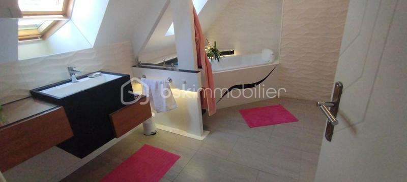 Maison - 210 m² - 8 pièces