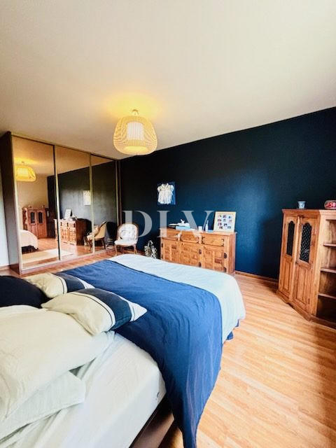 Maison - 214 m² - 8 pièces