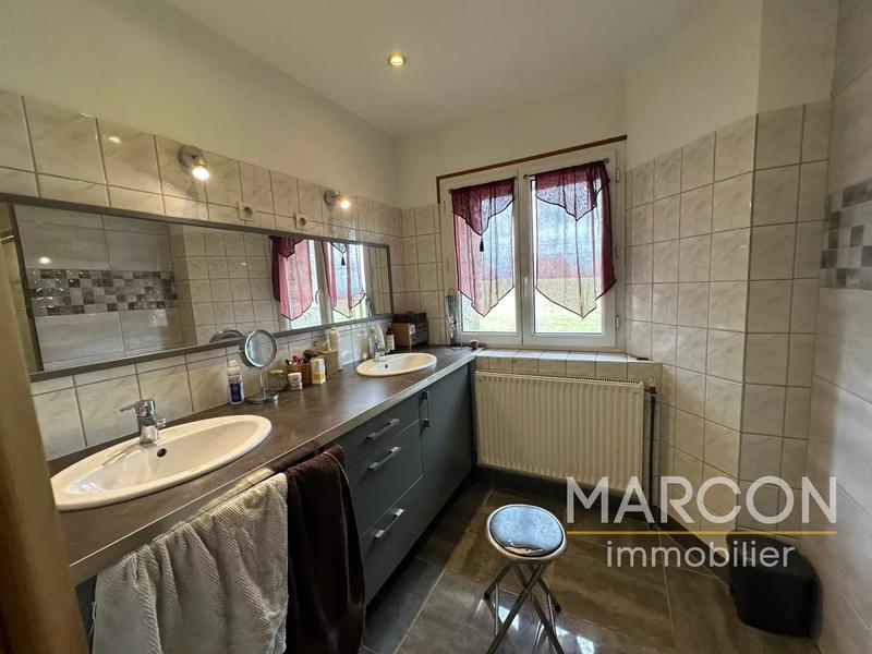 Maison de village - 237 m² - 9 pièces