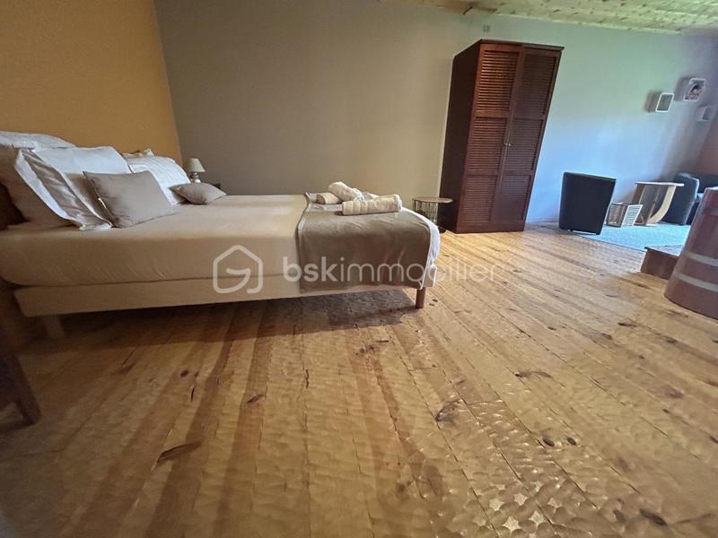 Moulin - 897 m² - 16 pièces