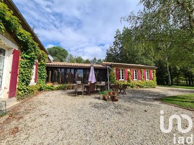 Maison - 340 m² - 15 pièces