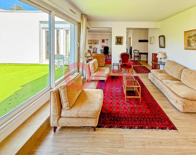 Appartement - 120 m² - 6 pièces