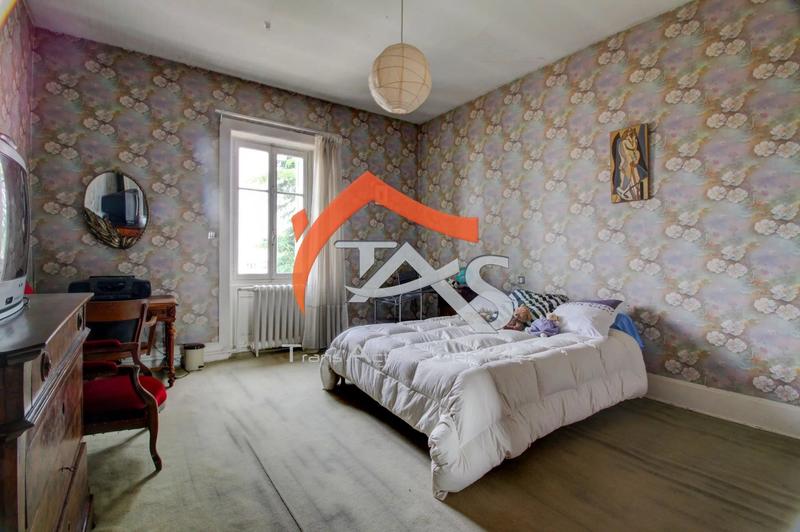 Maison - 374 m² - 10 pièces