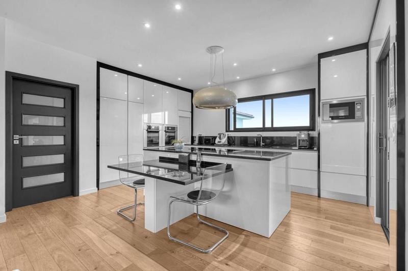 Maison - 253 m² - 6 pièces