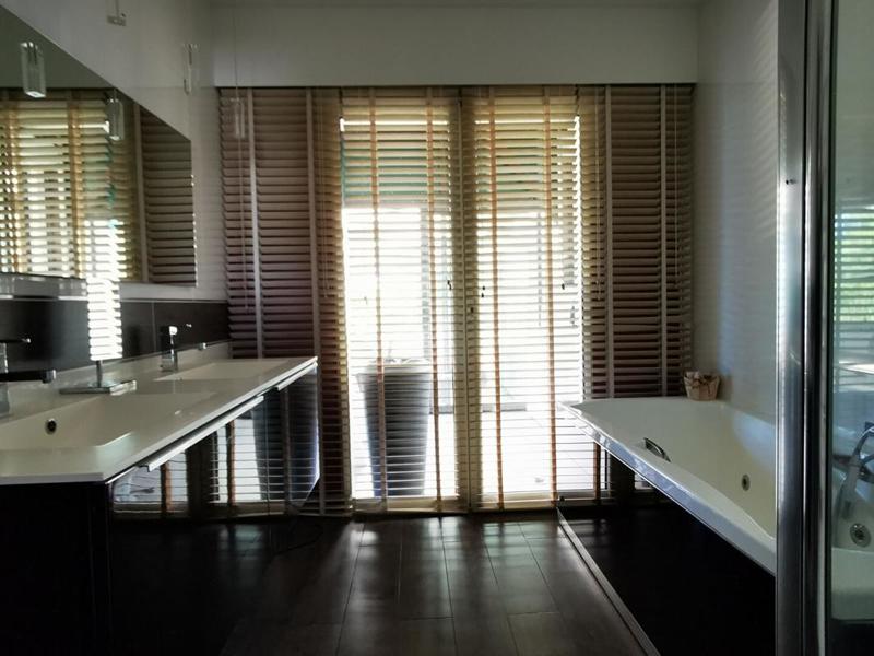 Maison - 215 m² - 14 pièces