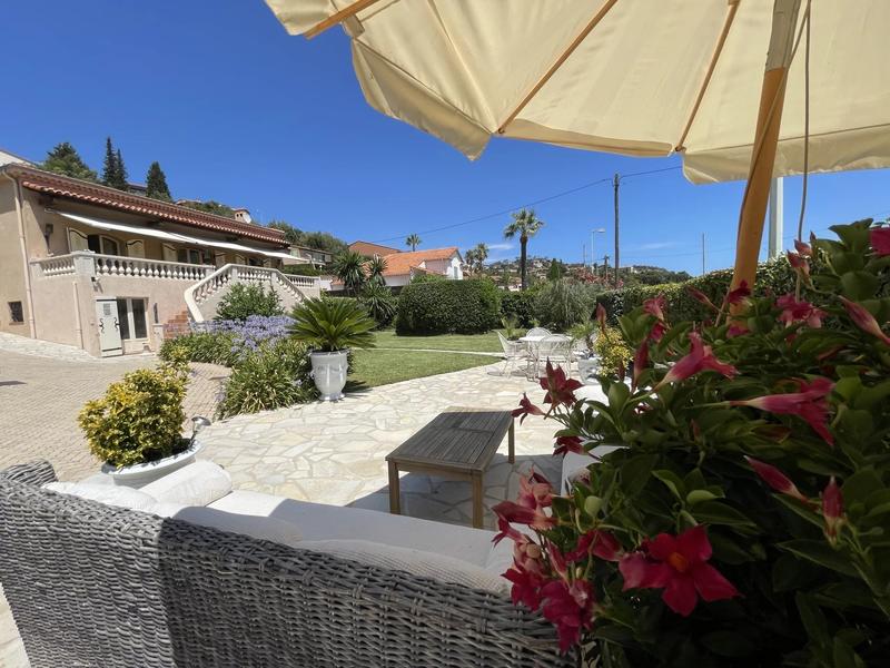 Villa - 260 m² - 6 pièces