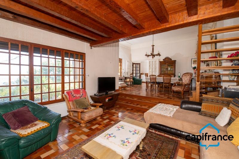 Villa - 213 m² - 7 pièces