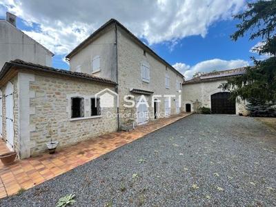 Maison - 225 m² - 9 pièces